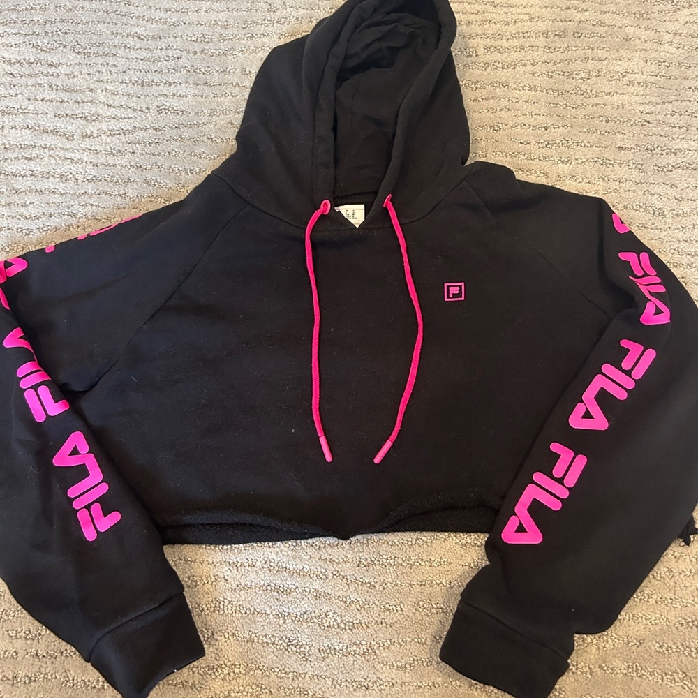 Black and hot pink cropped Fila hoodie! In great condition. Size Medium